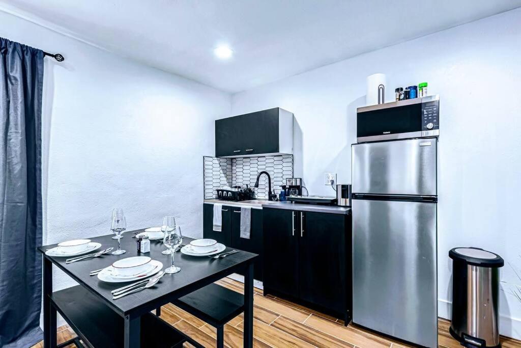 Phoenix Retreat - 1 Bedroom King Suite With 2 Smart Tvs - 10 Min From Airp - Unit B Zewnętrze zdjęcie