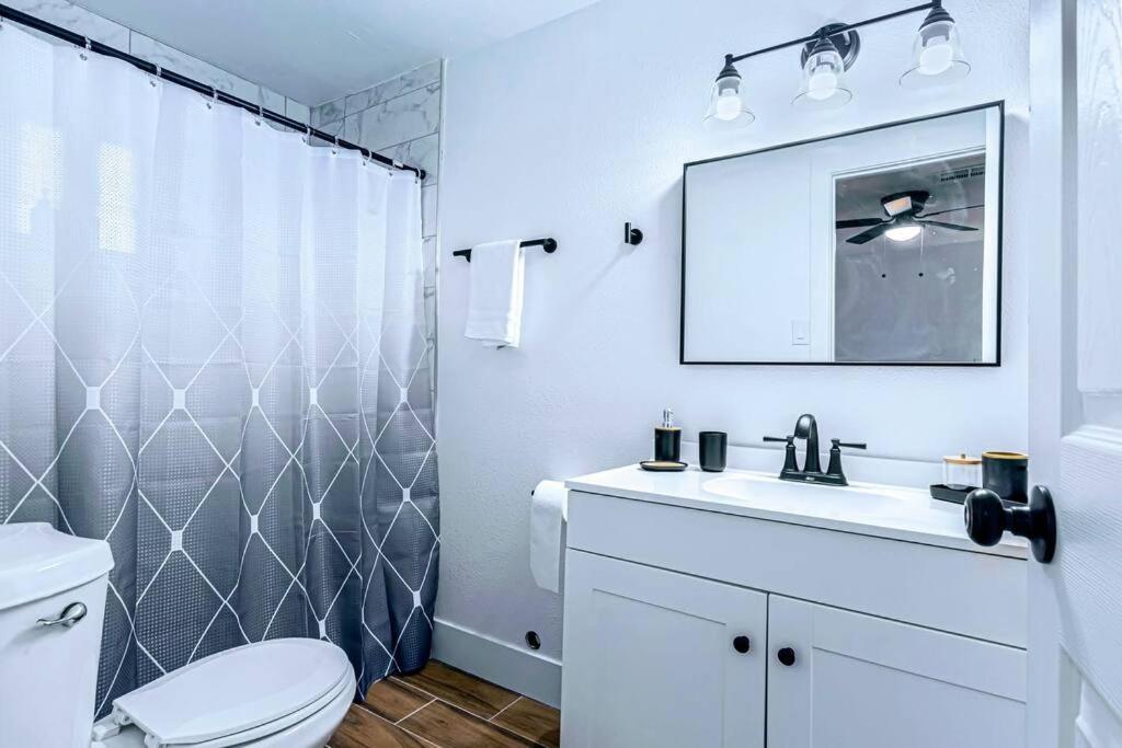 Phoenix Retreat - 1 Bedroom King Suite With 2 Smart Tvs - 10 Min From Airp - Unit B Zewnętrze zdjęcie